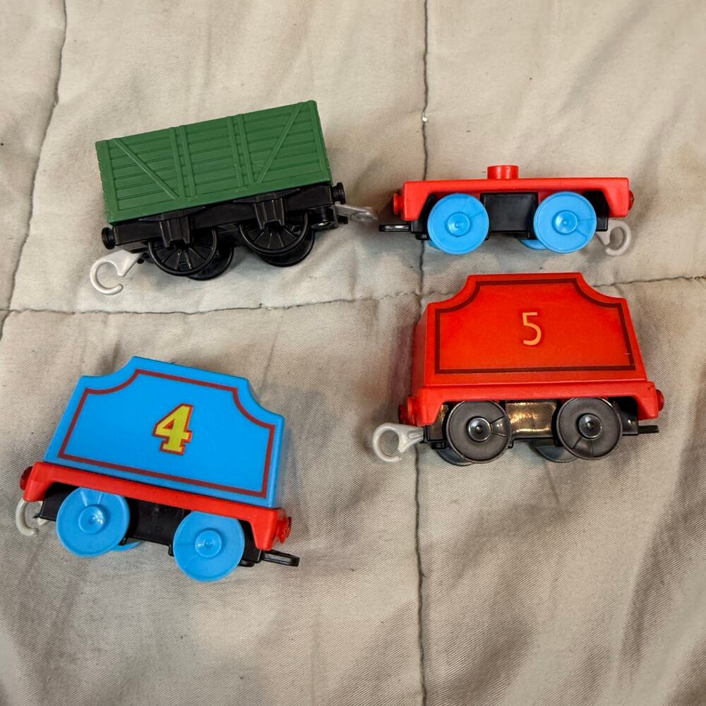 Lot 4 Train Cars Vehicles Plastic Thomas Tank Engine Gordon James Tenders Cargo